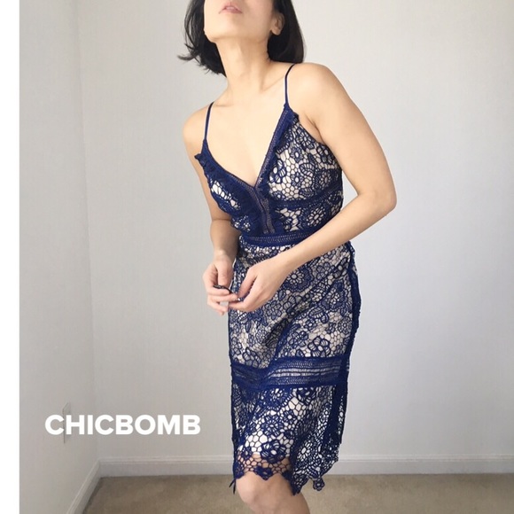 FEMININE CROCHETED LACE DRESS - WITH NUDE LINING - Picture 5 of 7